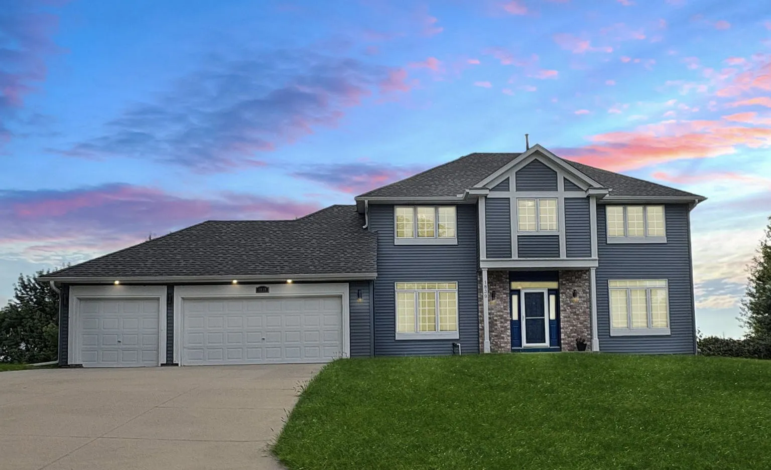 4 bed, 4.0 bath, 3703 sqft, $3,899 — Photo 1