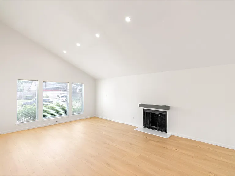 6423 Coachwood Dr — Photo 5