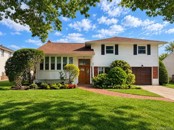 84 Robby Lane, Manhasset Hills, NY 11040
