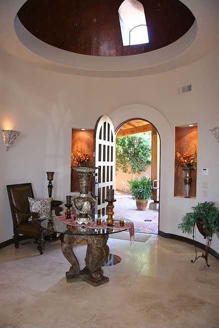 GRAND ENTRY FOYER