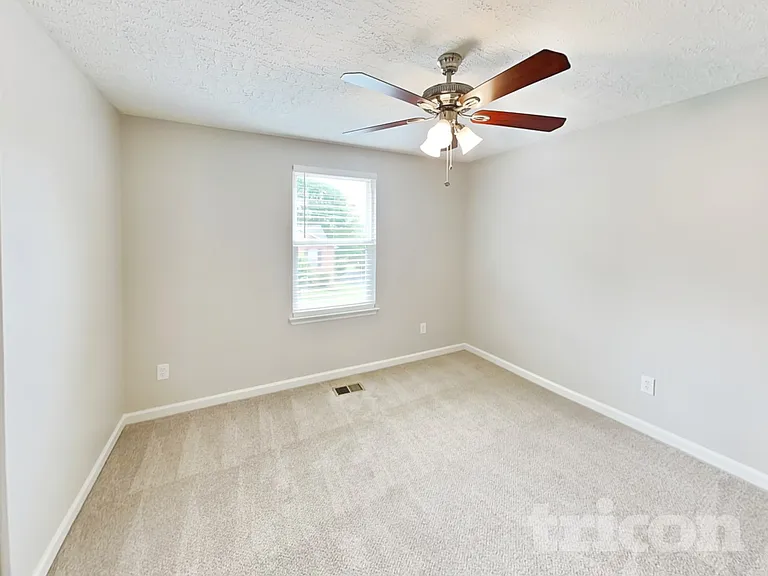 119 Bradford Cir — Photo 12