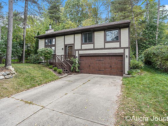 2nd image of 5763 Arroyo Vista Dr NE