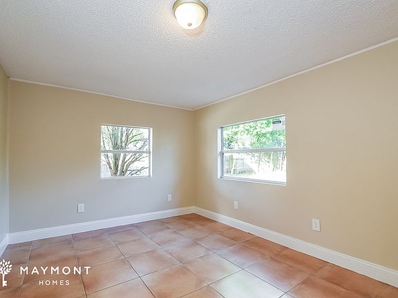 5th image of 518 Elm Dr