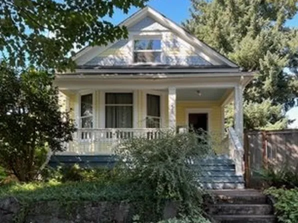 221 NE Fargo St, Portland, OR 97212