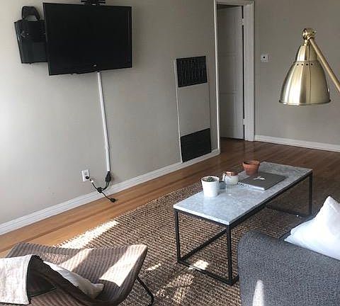 3rd image of 4458 Linden Ave APT 3