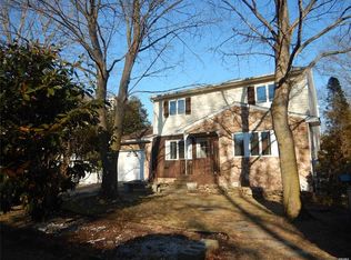 23 Juniper Ave, Ronkonkoma, NY 11779