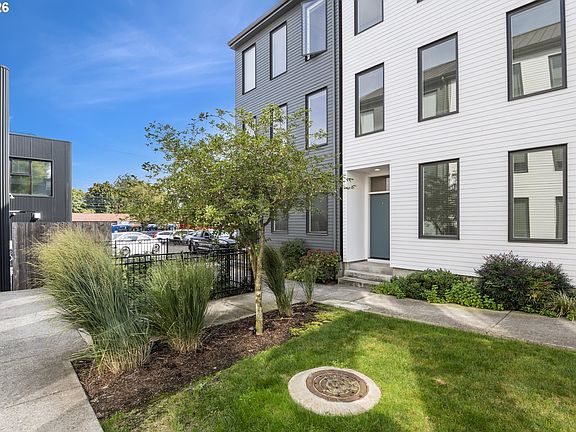 2nd image of 6642 SE 16th Ave
