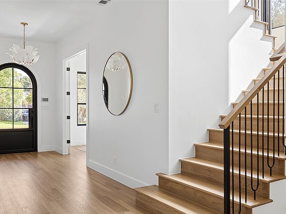 2nd image of 6054 Penrose Ave