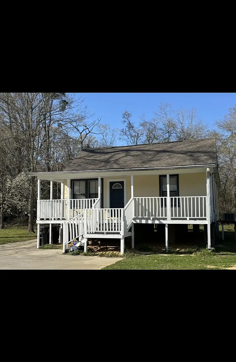 3 bed, $1,250 — Photo 1
