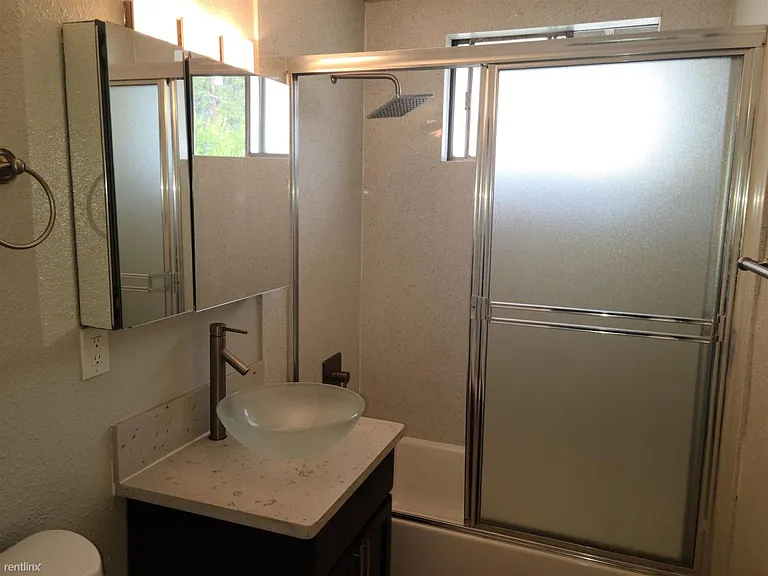 Cortada Apartments — Photo 11