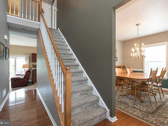3rd image of 106 Hillside Dr