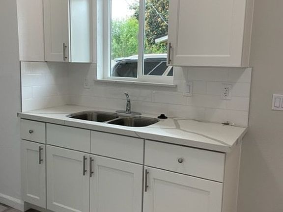 4th image of 926 Highland St APT 302