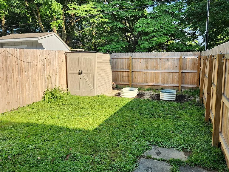 460 Martin St — Photo 15