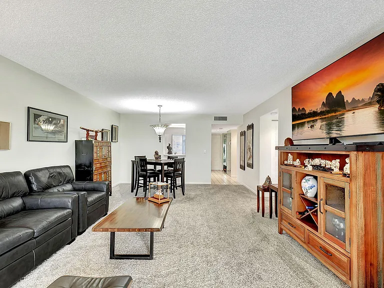 7185 Huntington Ln #301 — Photo 7