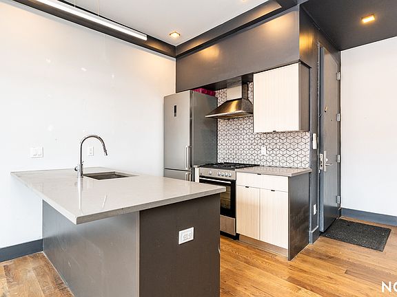4th image of 370 Throop Ave #3A