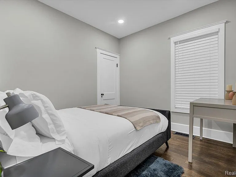5238 Commonwealth St — Photo 18