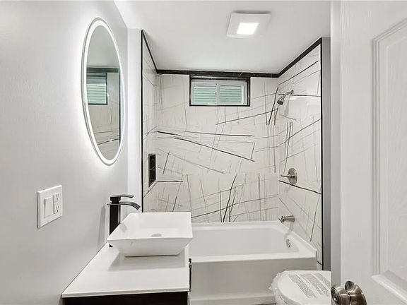 3rd image of 396-398 Orms St #2