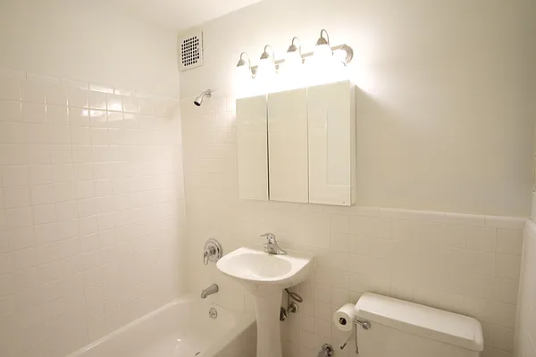 Rented by Link NY Realty | media 23