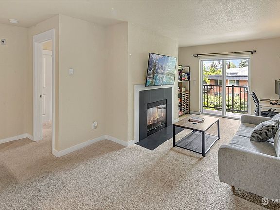 3rd image of 840 NE 125th Street #405
