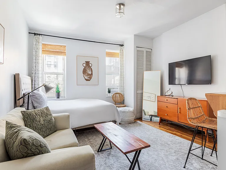 765 Washington St #2W — Photo 2