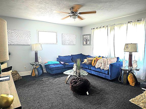 3rd image of 1009 E 4th St