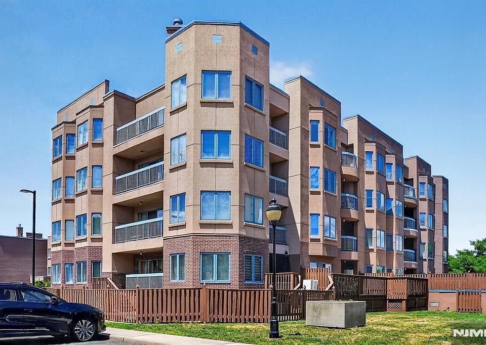 1st image of 502 Livingston Ct #N502
