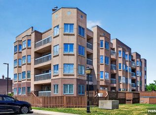 502 Livingston Ct #N502, Edgewater, NJ 07020