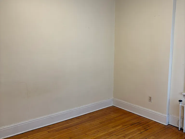 198 Pawling Ave #14 — Photo 12