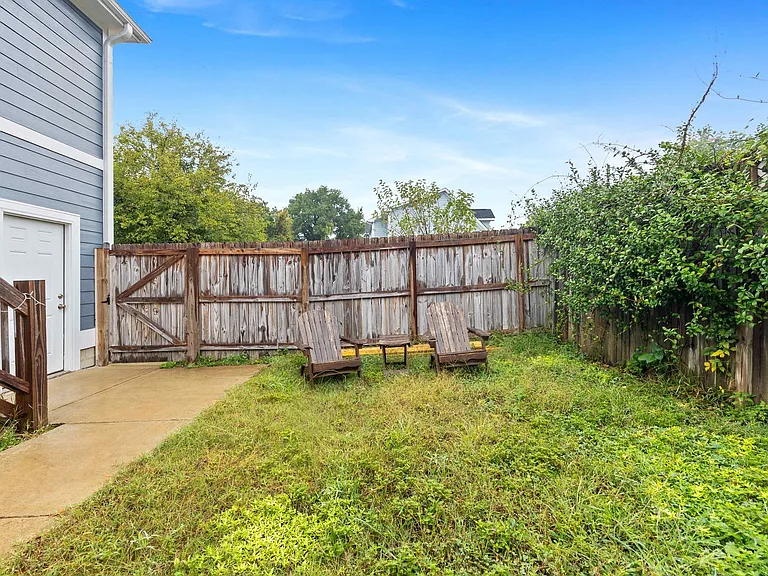 607 Dowd St — Photo 31