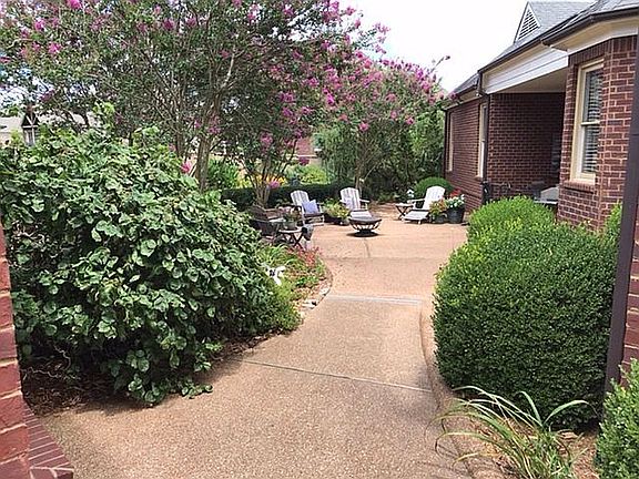 5th image of 160 Greenbrier Lakes Blvd