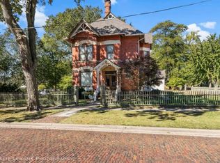 329 N 3rd St, Dekalb, IL 60115