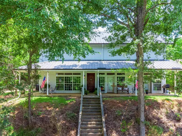 5175 E Lake Dr, Gladewater, TX 75647