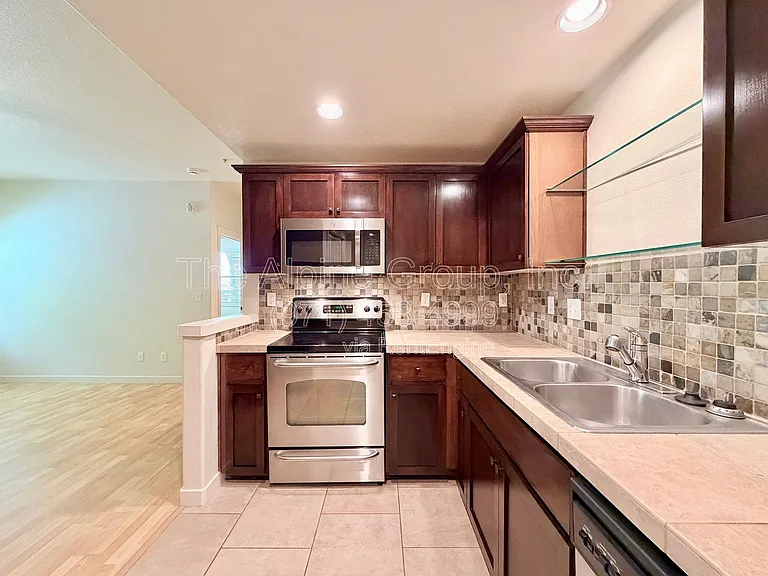 657 NE Garswood Ln — Photo 7