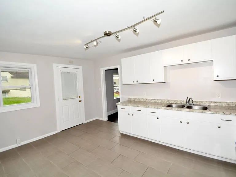 4582 Eastern Ave — Photo 8