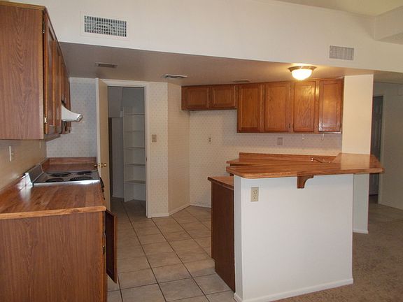 4th image of 703 N Country Club Way