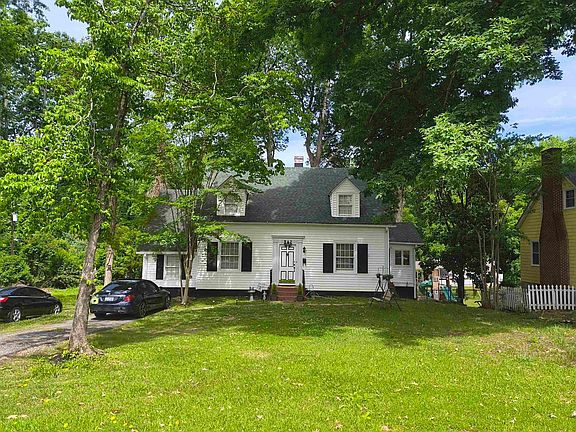 3rd image of 382 Forest Ave