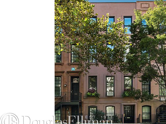 4th image of 220 E 61st St