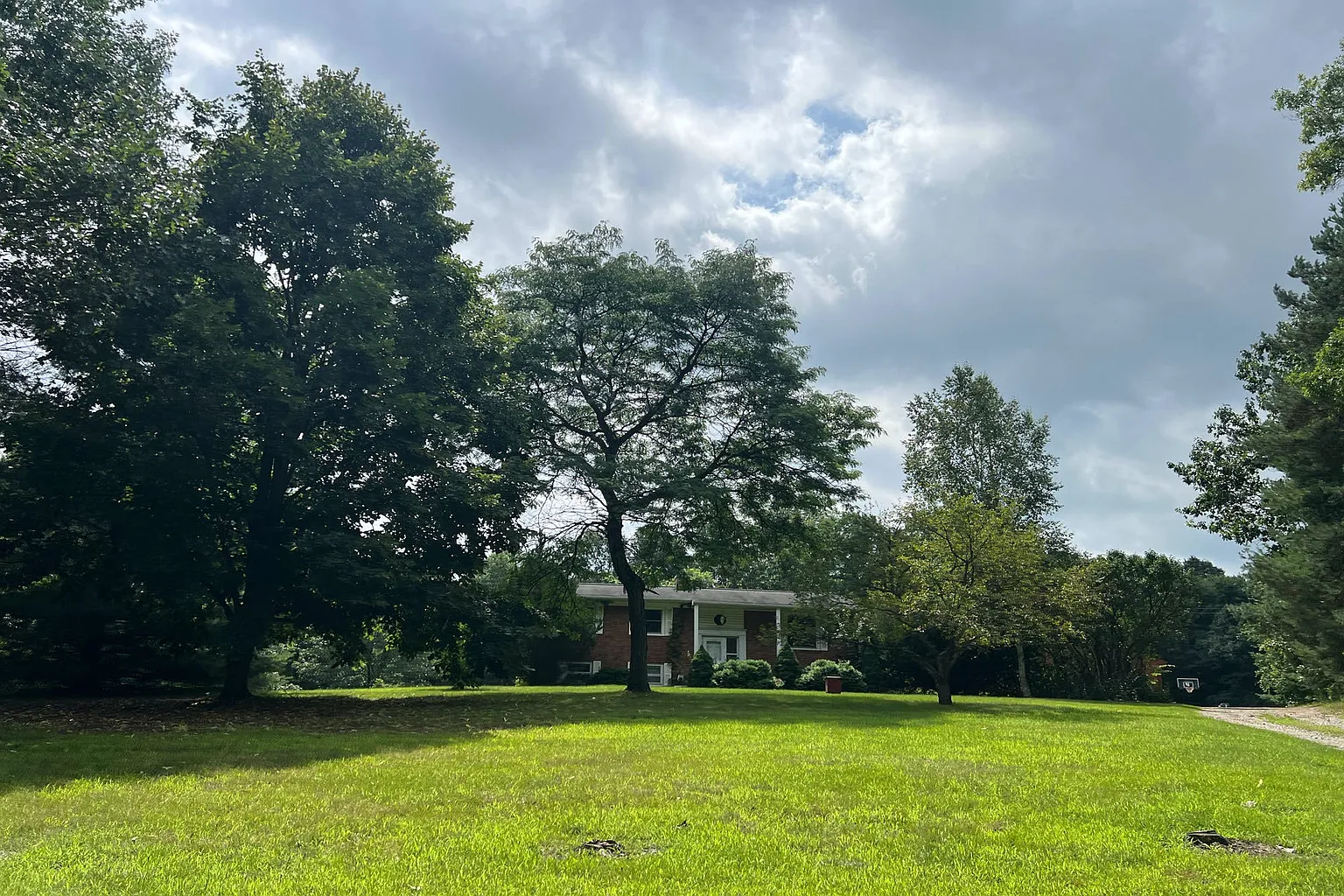 330 Tiplady Rd photo 1