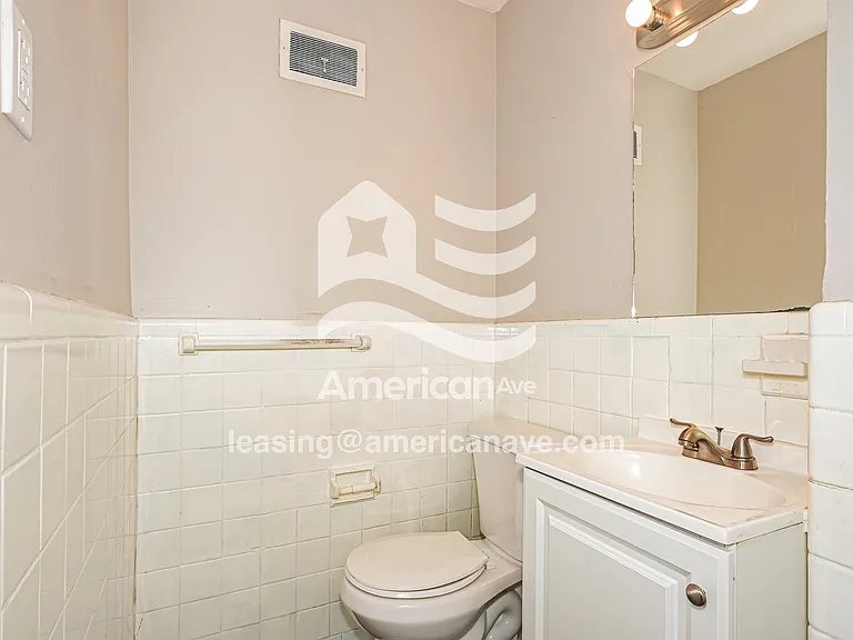 908179_013_bathroom_14.jpg