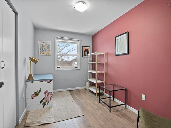 5th image of 346 Lamont Rd N