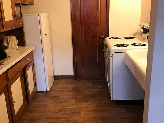 5th image of 1642 Charles Ave APT 102