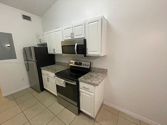 5th image of 21210 NE 9th Pl APT 1