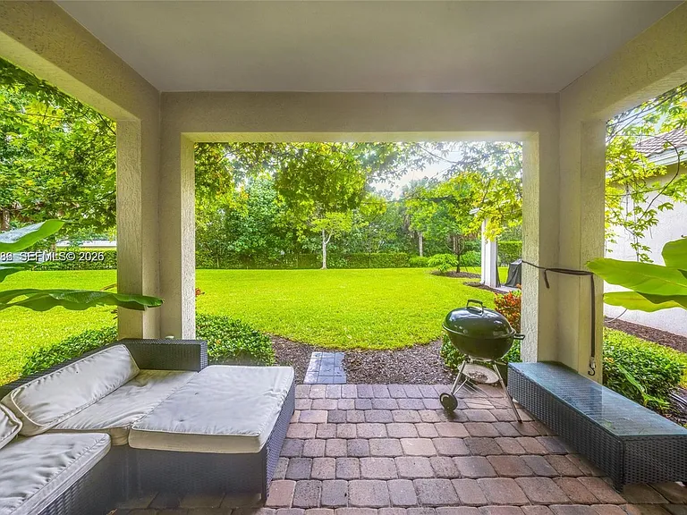 932 Banyan Dr — Photo 27