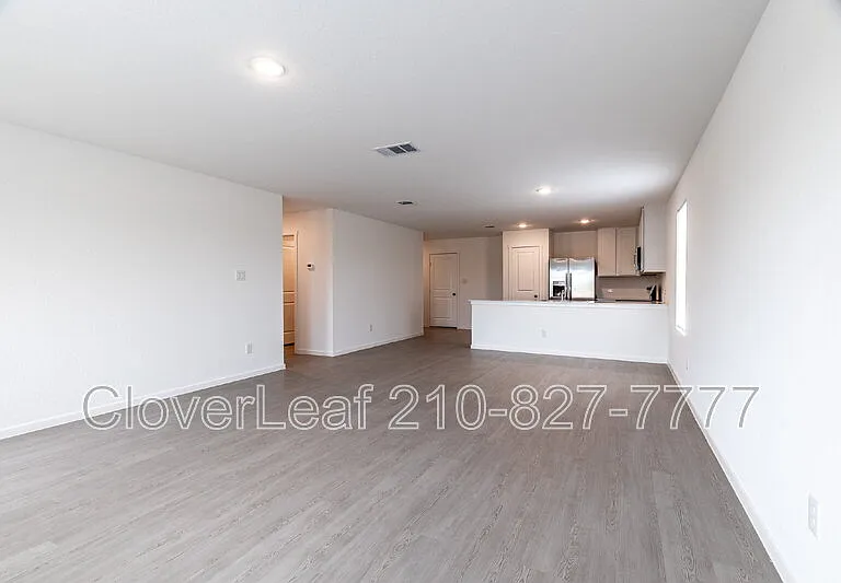 528 Wolf Crest Blvd — Photo 11