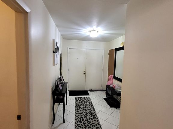 4th image of 6421 Colechester Ct
