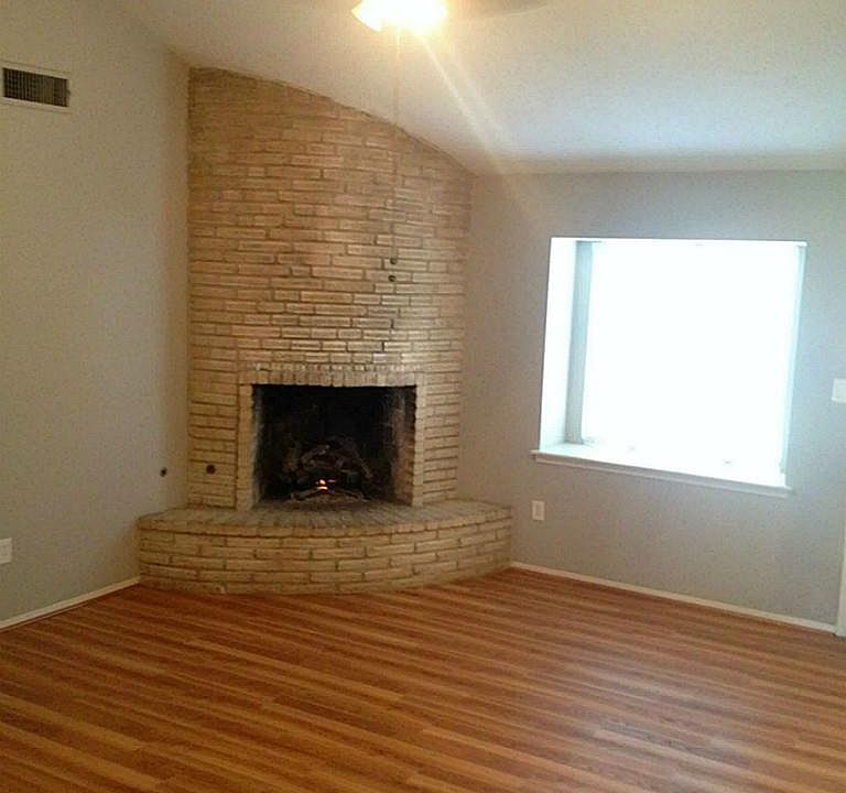 1st image of 108 Stratmore Dr