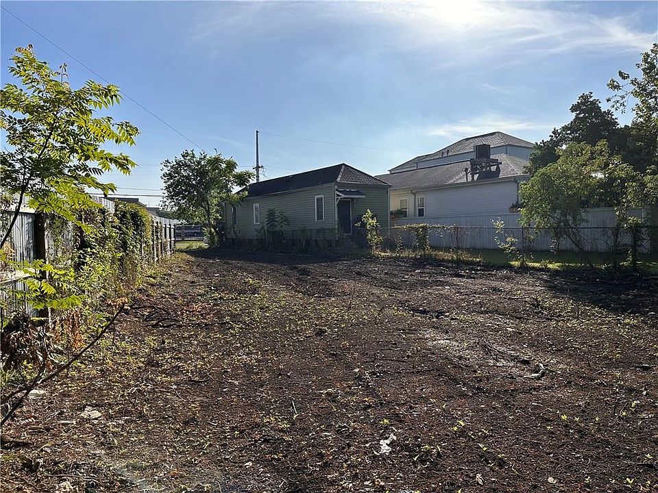 2nd image of 2532 Conti St