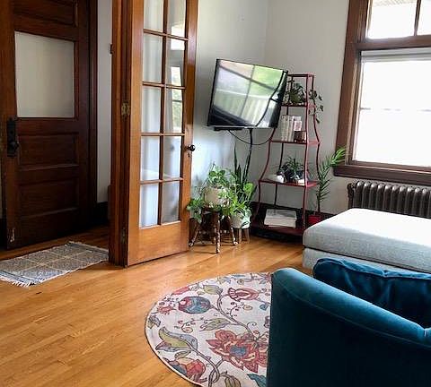 3rd image of 776 Hague Ave