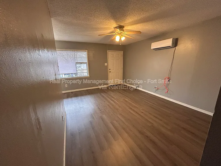1010 S 19th St #4 — Photo 2