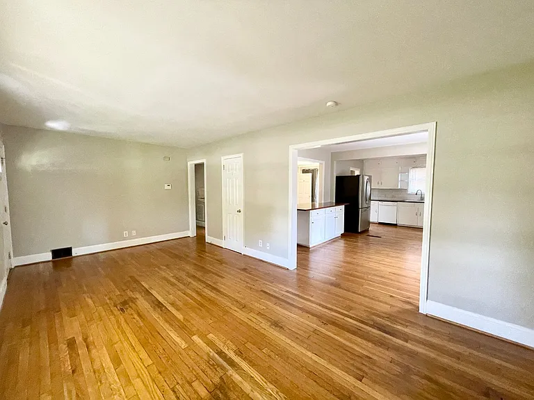 1051 S Holly St — Photo 4